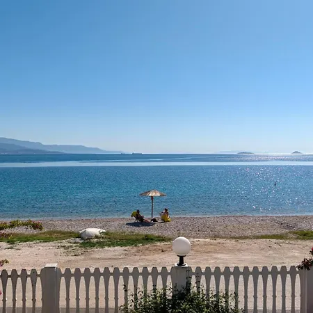 Sea Pearl - Luxury Beachfront Maisonette *