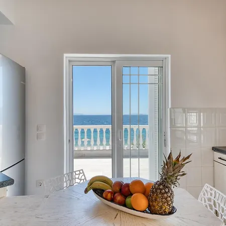 Apartmán Sea Pearl - Luxury Beachfront Maisonette *