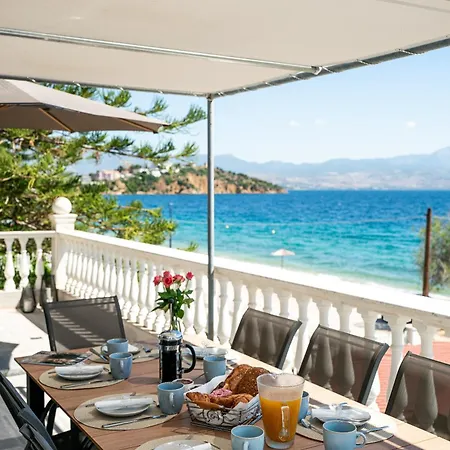 Sea Pearl - Luxury Beachfront Maisonette Apartmán