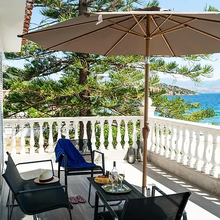Apartmán Sea Pearl - Luxury Beachfront Maisonette Loutra Oraias Elenis