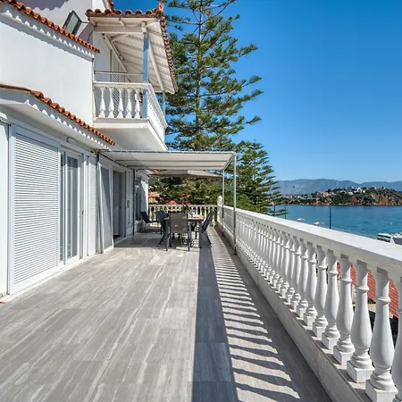 Sea Pearl - Luxury Beachfront Maisonette *