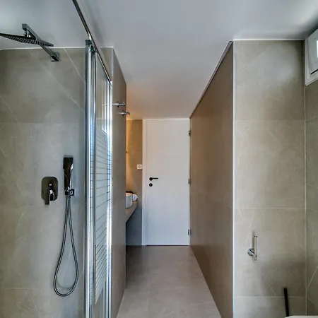 Sea Pearl - Luxury Beachfront Maisonette *
