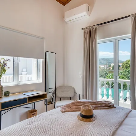 Sea Pearl - Luxury Beachfront Maisonette Loutra Oraias Elenis