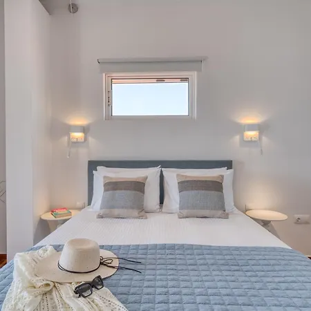 Sea Pearl - Luxury Beachfront Maisonette *