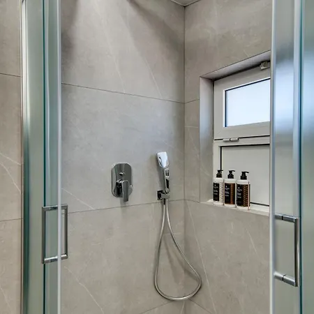 Sea Pearl - Luxury Beachfront Maisonette Loutra Oraias Elenis